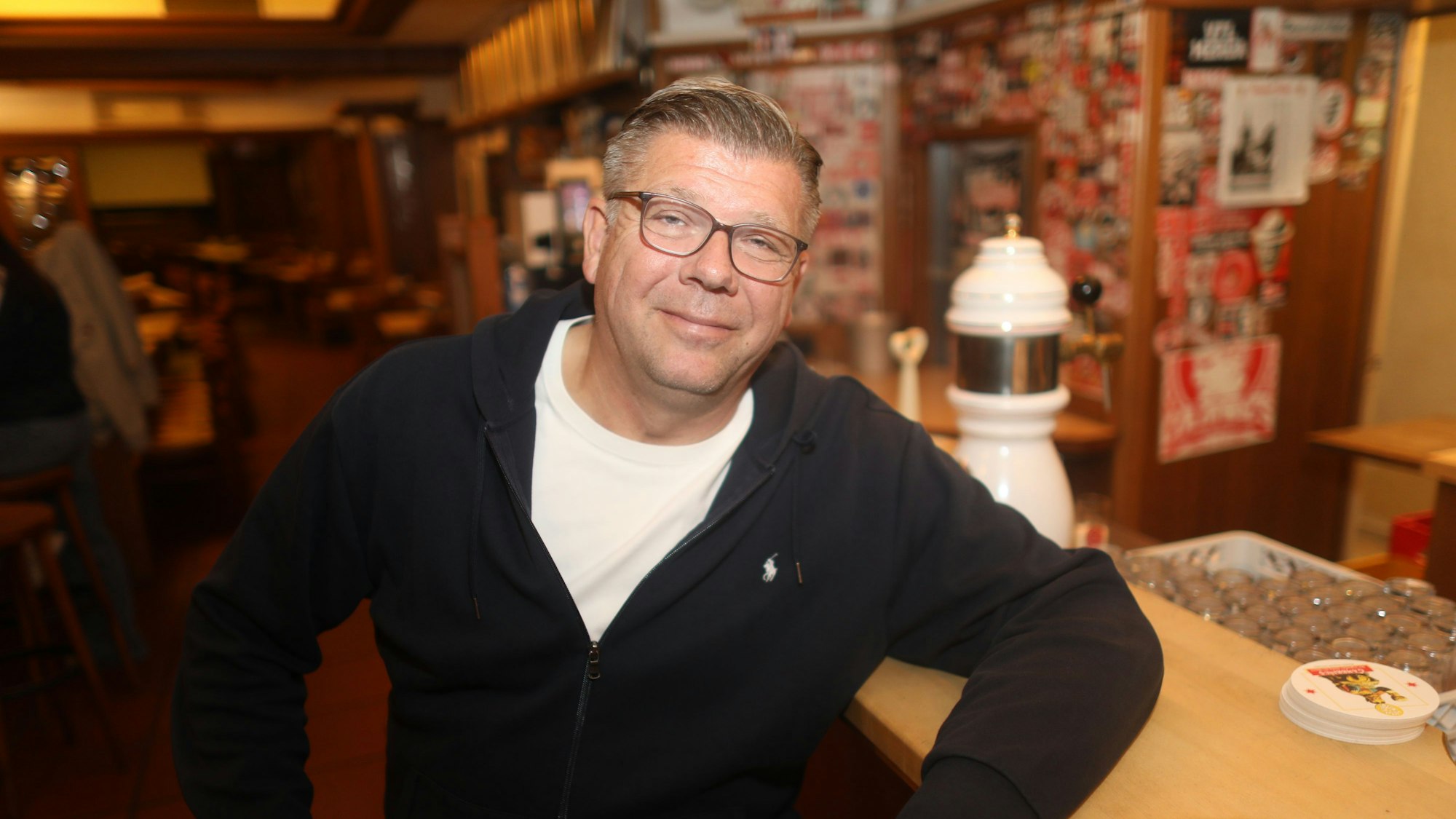 Martin Schlüter betreibt das „Reisdorff am Hahnentor“, direkt am Rudolfplatz.