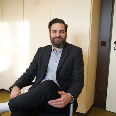 Das Foto zeigt Cem Yilmaz, Dezernent der Stadt Kerpen