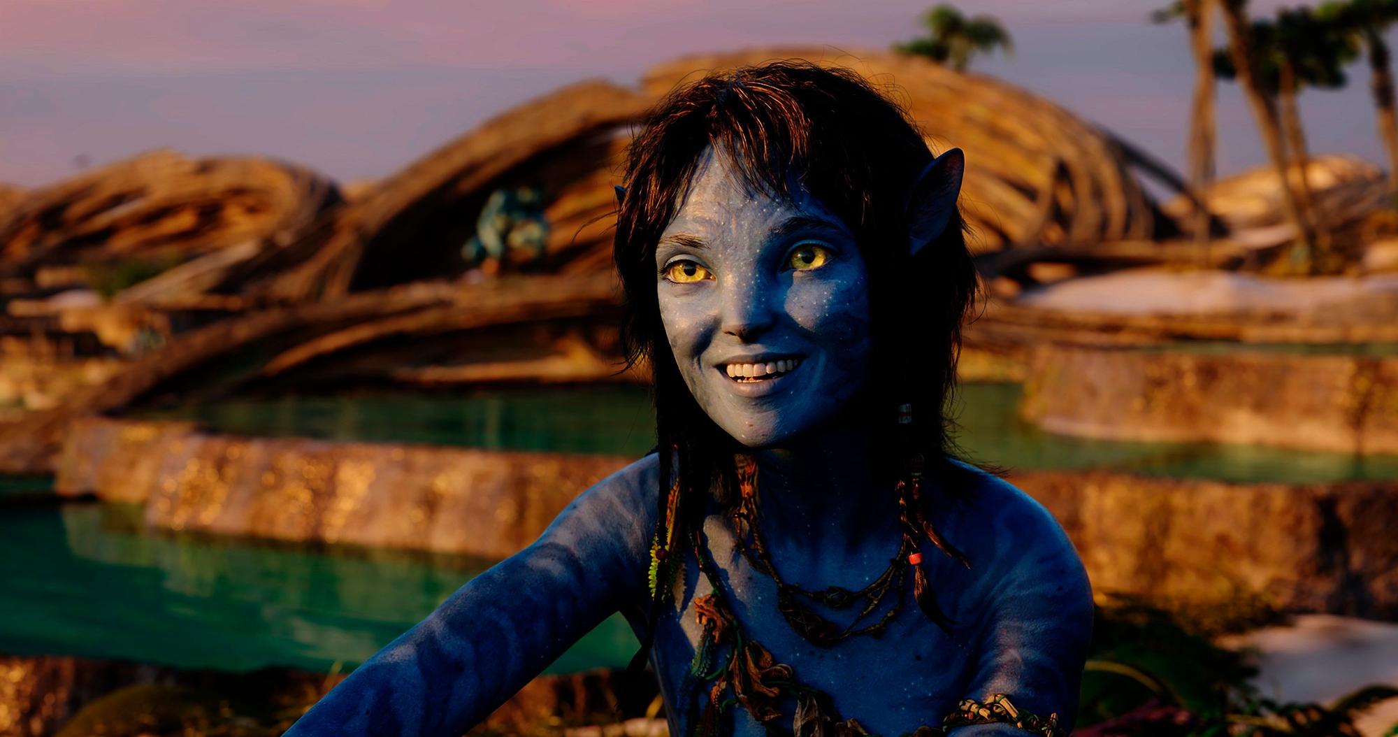 Dieses von den 20th Century Studios veröffentlichte Bild zeigt Sigourney Weaver als Kiri in einer Szene aus „Avatar: The Way of Water“.