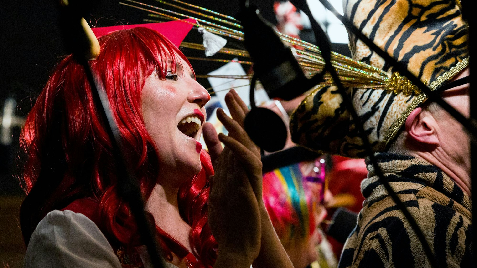 Eine Brauhauselfe singt ein Lied