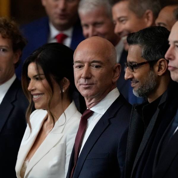 Mark Zuckerberg (l-r), Jeff Bezos, Sundar Pichai und Elon Musk, treffen vor der Amtsvereidigung des US-Präsidenten in der Rotunde des US-Kapitols ein.