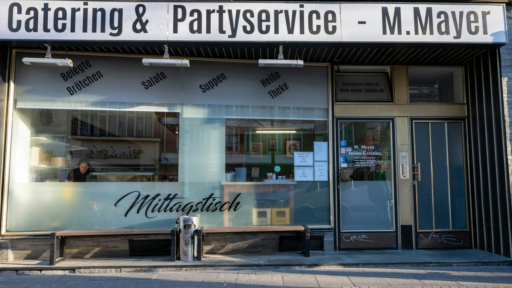 21.01.2025, Köln: Das Imbiss-Restaurant M. Mayer findet sich in der Venloer Straße. Gastrokolumne „Lieblingsort“ von Julia Floß über das „M. und M. Mayer“. Foto: Uwe Weiser