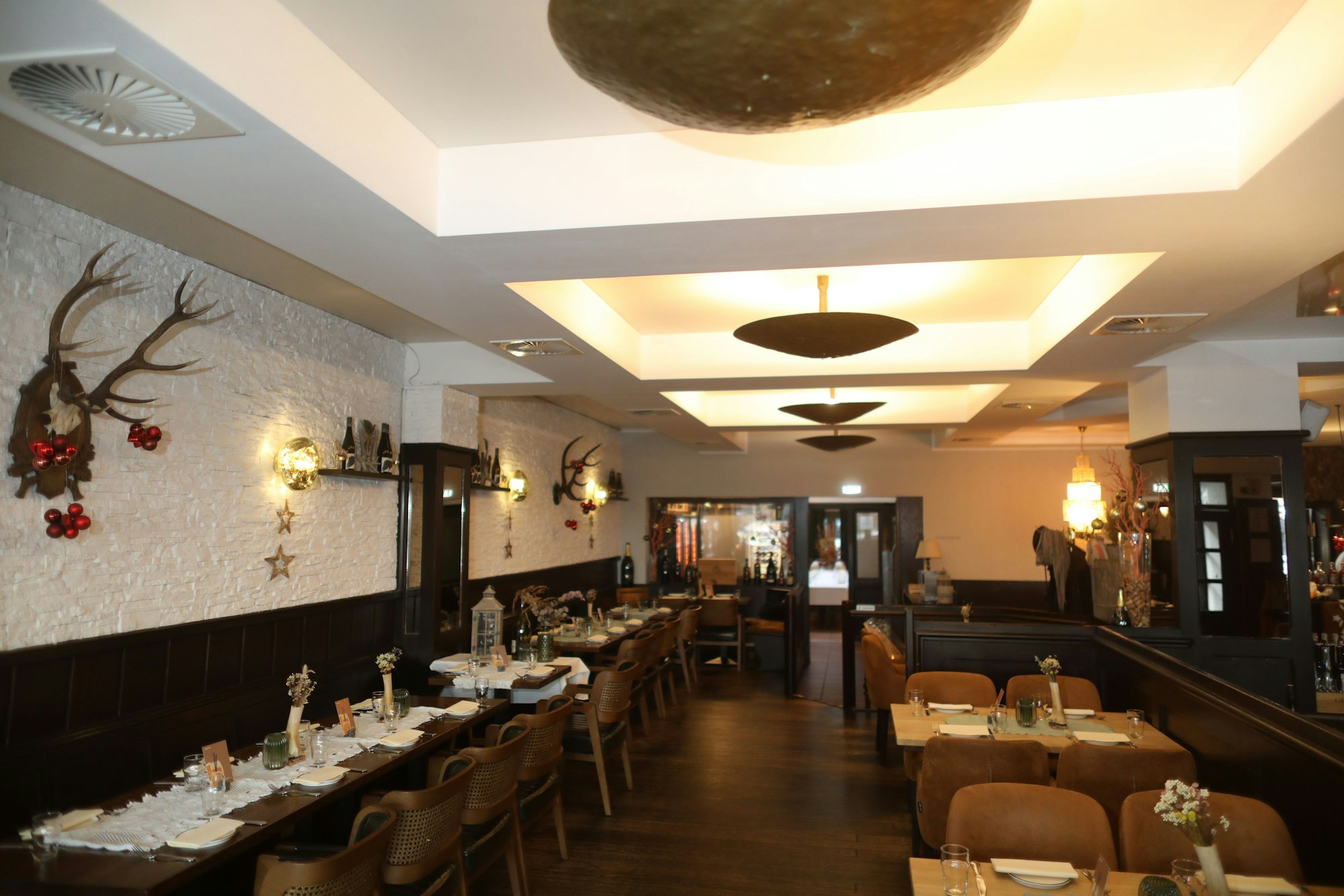 Die Einrichtung im Gasthaus Scherz in Köln. Foto vom November 2024.