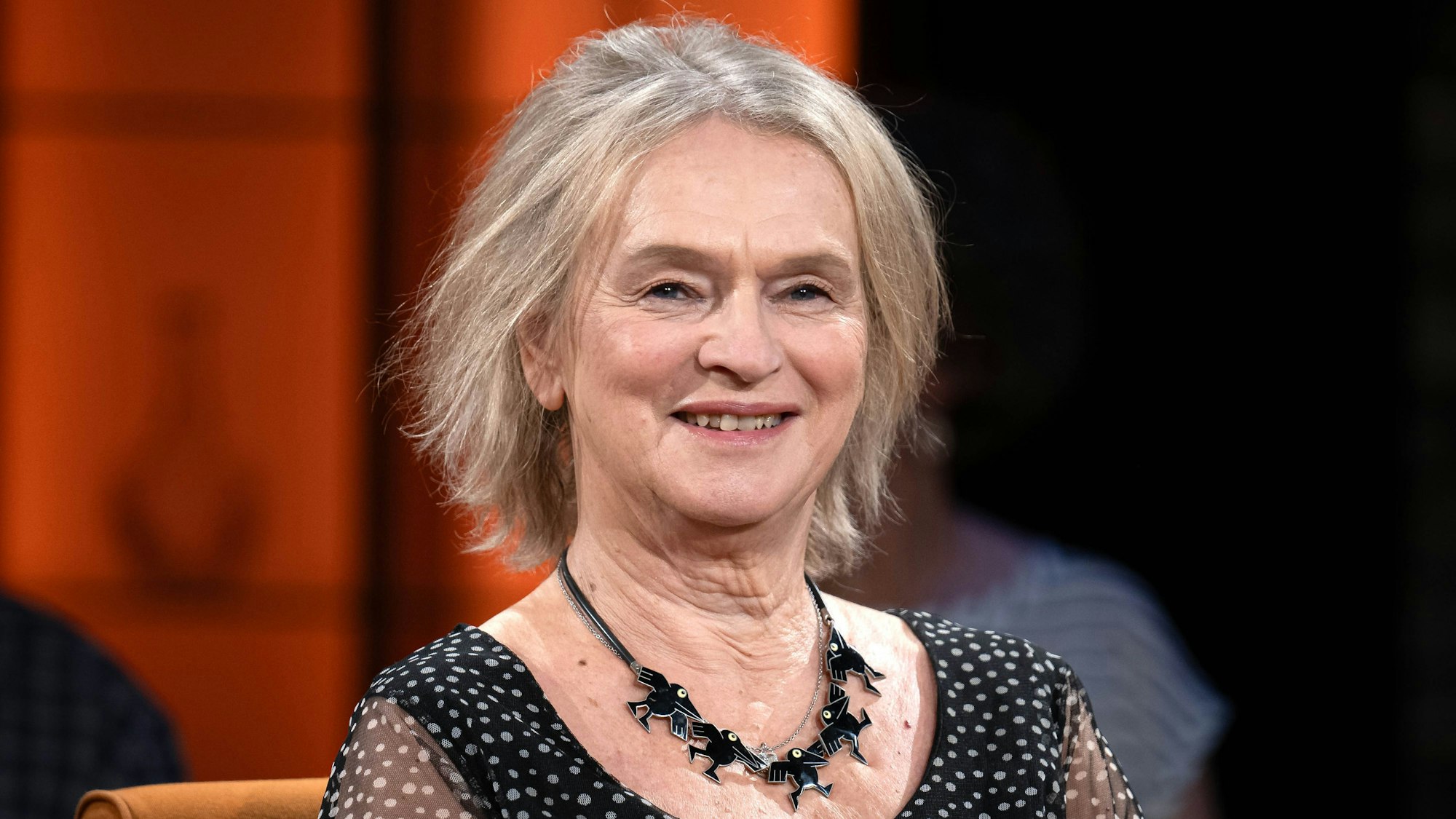 ARCHIV - 08.09.2023, Bremen: Elke Heidenreich bei der Aufzeichnung der Radio Bremen Talkshow «3nach9». (zu dpa: «Elke Heidenreich gibt als neue «Bunte»-Kolumnistin Buchtipps») Foto: Sina Schuldt/dpa +++ dpa-Bildfunk +++