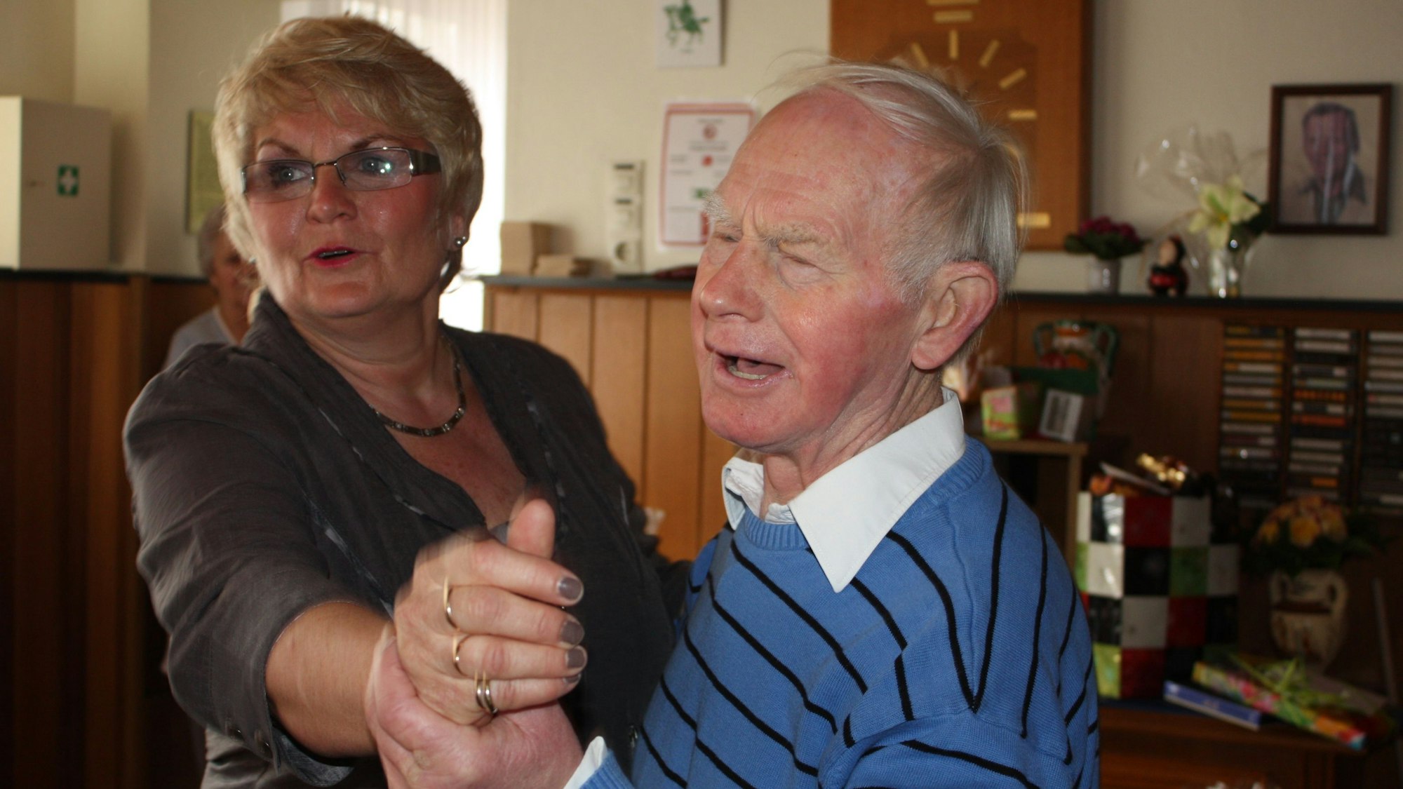 Zu sehen sind Yvonne Magiera und Theo Dexters.