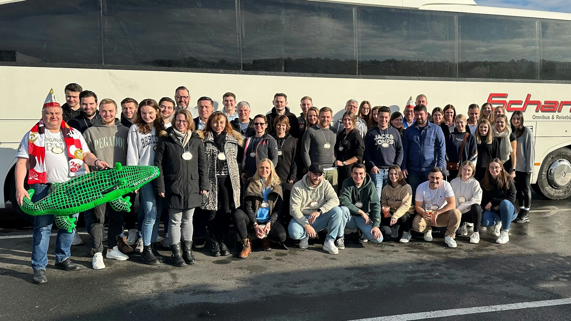 Ein Bild aus der Vergangenheit: Mitglieder von Narrhalla Erding auf dem Weg zur „Echt Kölsch“-Sitzung