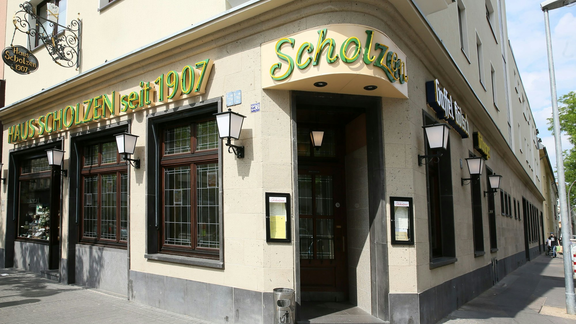 Das Haus Scholzen ist eine traditionelle Gaststätte in Köln im Jahr 2018.