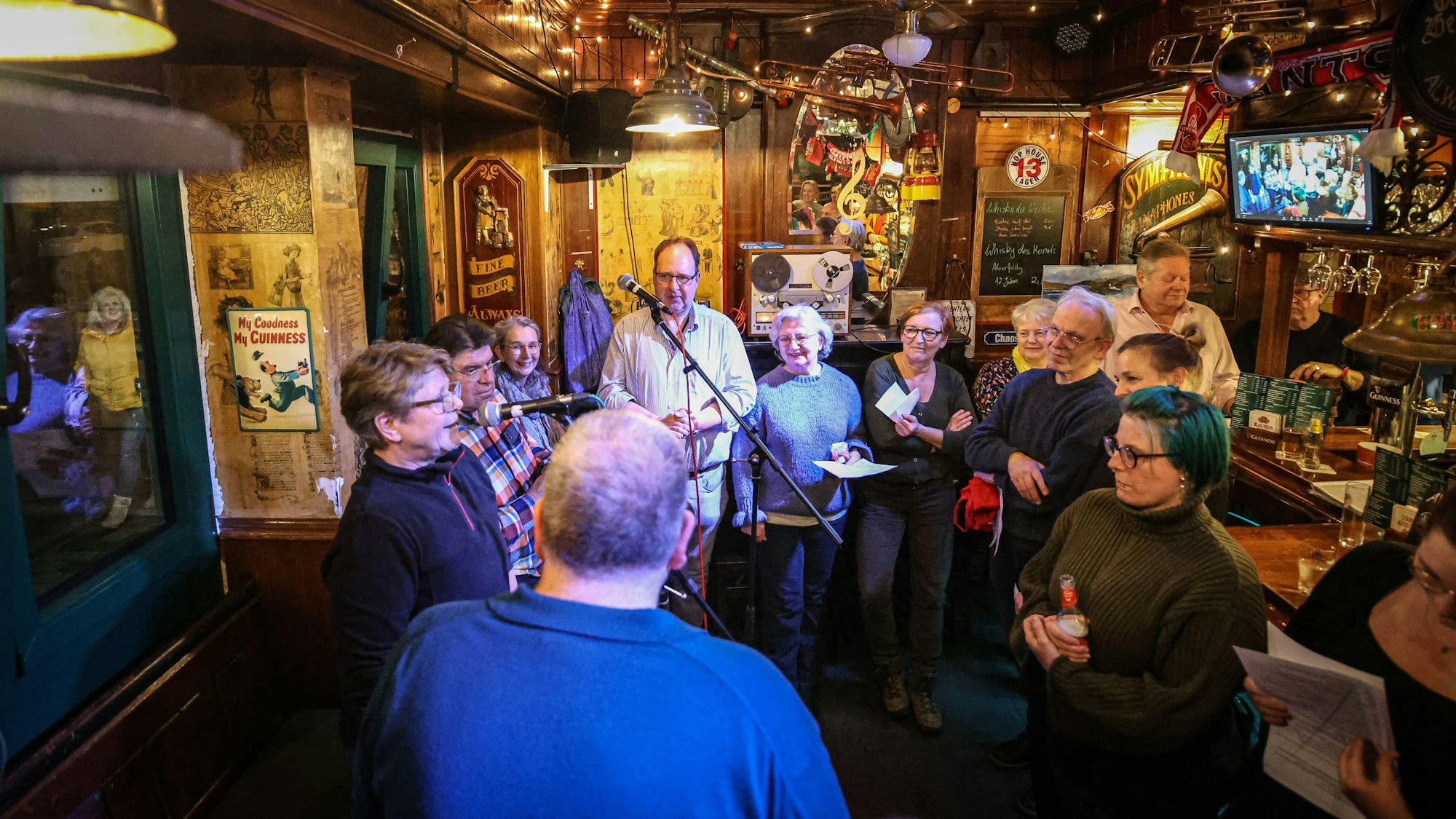 Das Hörspiel wurde von Regina Schleheck geschrieben.