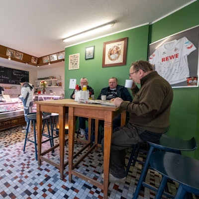 21.01.2025, Köln: Das Imbiss-Restaurant M. Mayer findet sich in der Venloer Straße. Gastrokolumne „Lieblingsort“ von Julia Floß über das „M. und M. Mayer“. Foto: Uwe Weiser