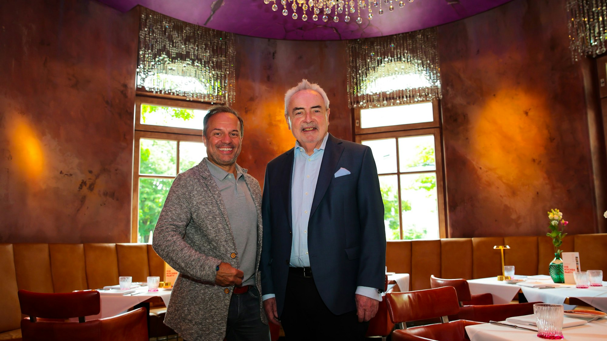 Köln im Juni 24: 25 Jahre Gruber's Restaurant. Links: Franz Gruber und Karl-Heinz Kappes ( Mitinhaber).