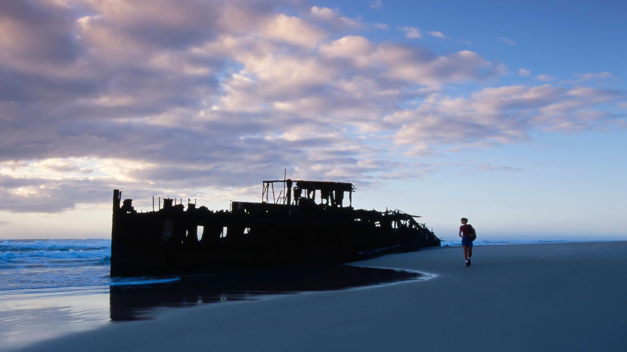 Das Wrack des Turbinendampfers SS Maheno auf Fraser Island.