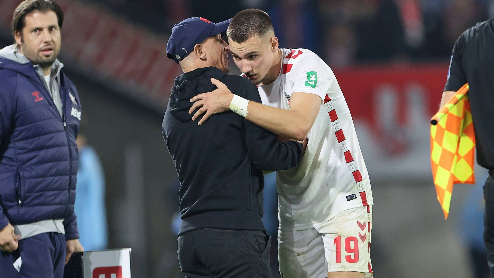 Tim Lemperle und Cheftrainer Gerhard Struber stehen in ständigem Austausch, Struber sagt, der scheidende Stürmer sei „voll committet“.