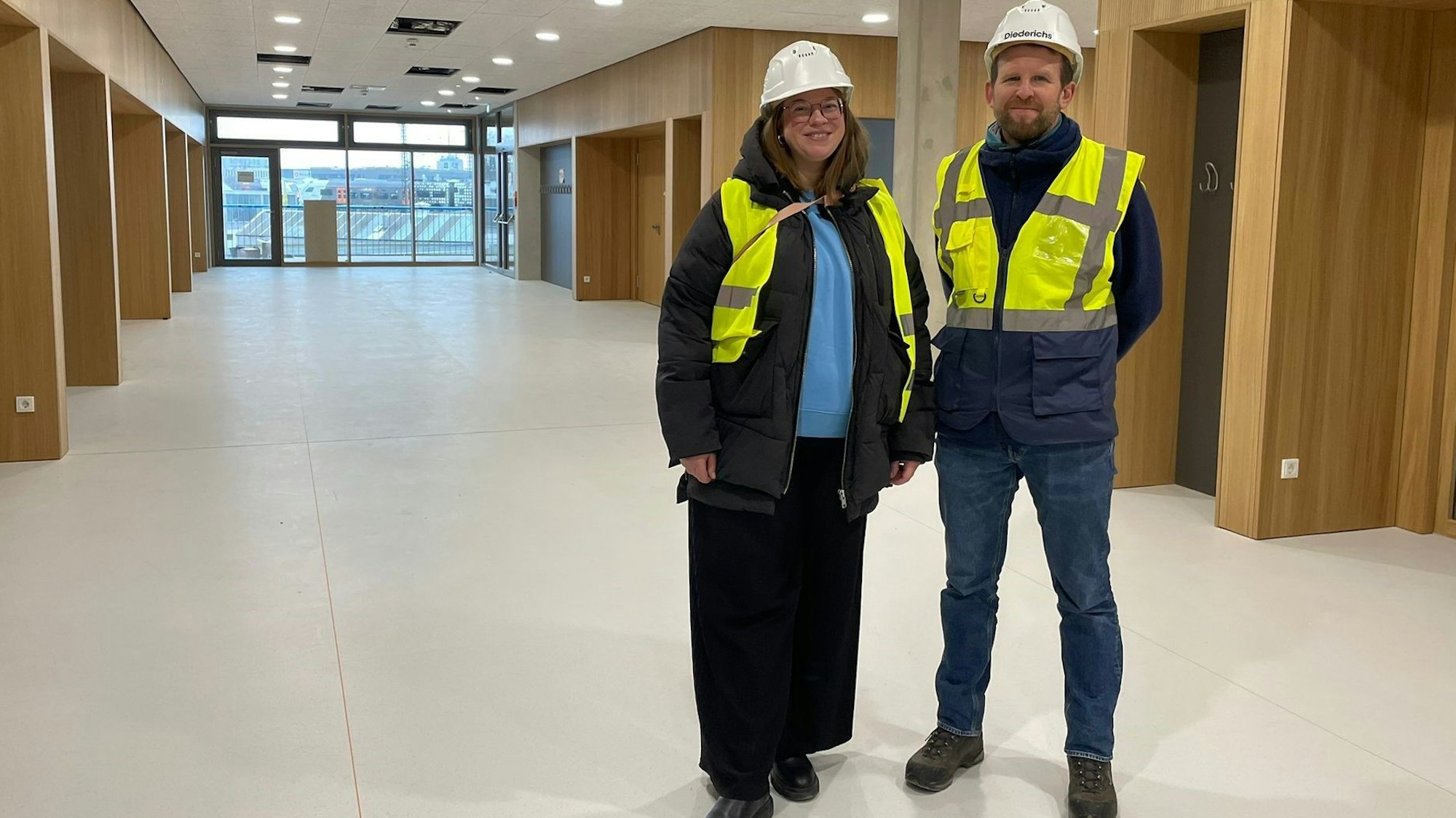 Das Schulleitungsteam in der fast fertiggestellten Schule in Deutz.