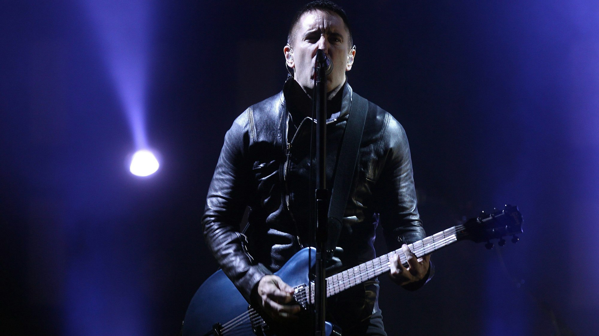 epa04146528 US band Nine Inch Nails singer, Trent Reznor, performs on stage during the Lollapalooza Chile 2014 music festival in Santiago de Chile, Chile, 29 March 2014. The fourth edition of the festival runs from 29 to 30 March 2014, with the participation of more than 60 bands as Red Hot Chili Peppers, Arcade Fire and Soundgarden. EPA/Mario Ruiz ++ +++ dpa-Bildfunk +++