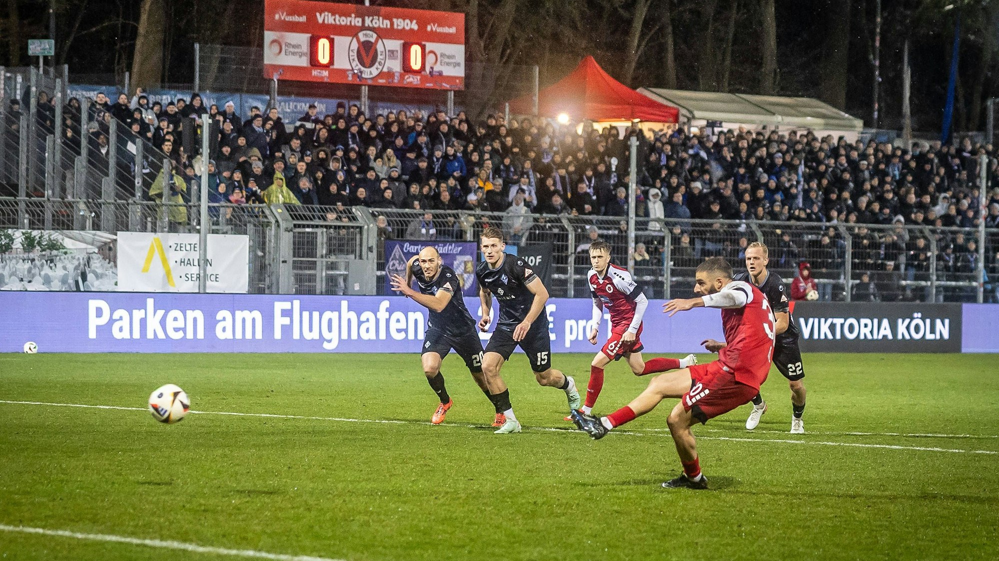 Semih Güler verwandelt den entscheidenden Elfmeter.