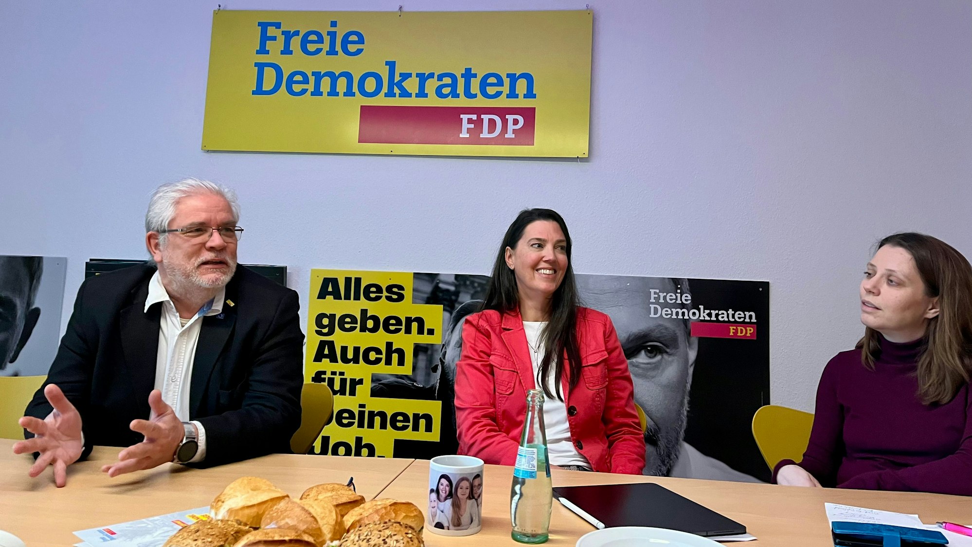 Die FDP um ihren Fraktionsvorsitzenden Jörg Berghöfer (l.) will nur noch vier Dezernate an der Stadtspitze.