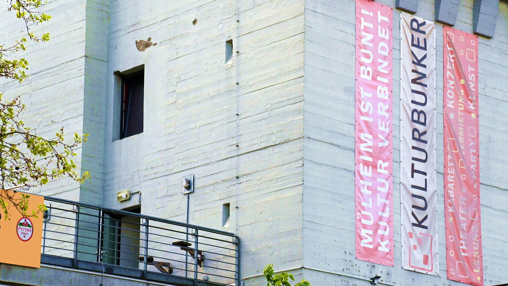 Der Kulturbunker Mülheim in Köln von außen.