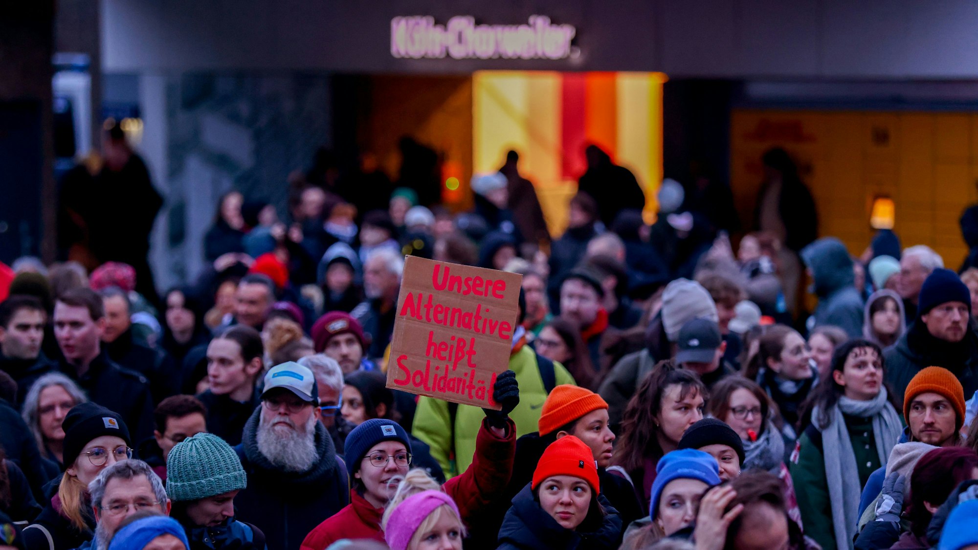 Am 8. Januar demonstrierten Kölnerinnen und Kölner gegen im Bürgerzentrum Chorweiler gegen die AfD.