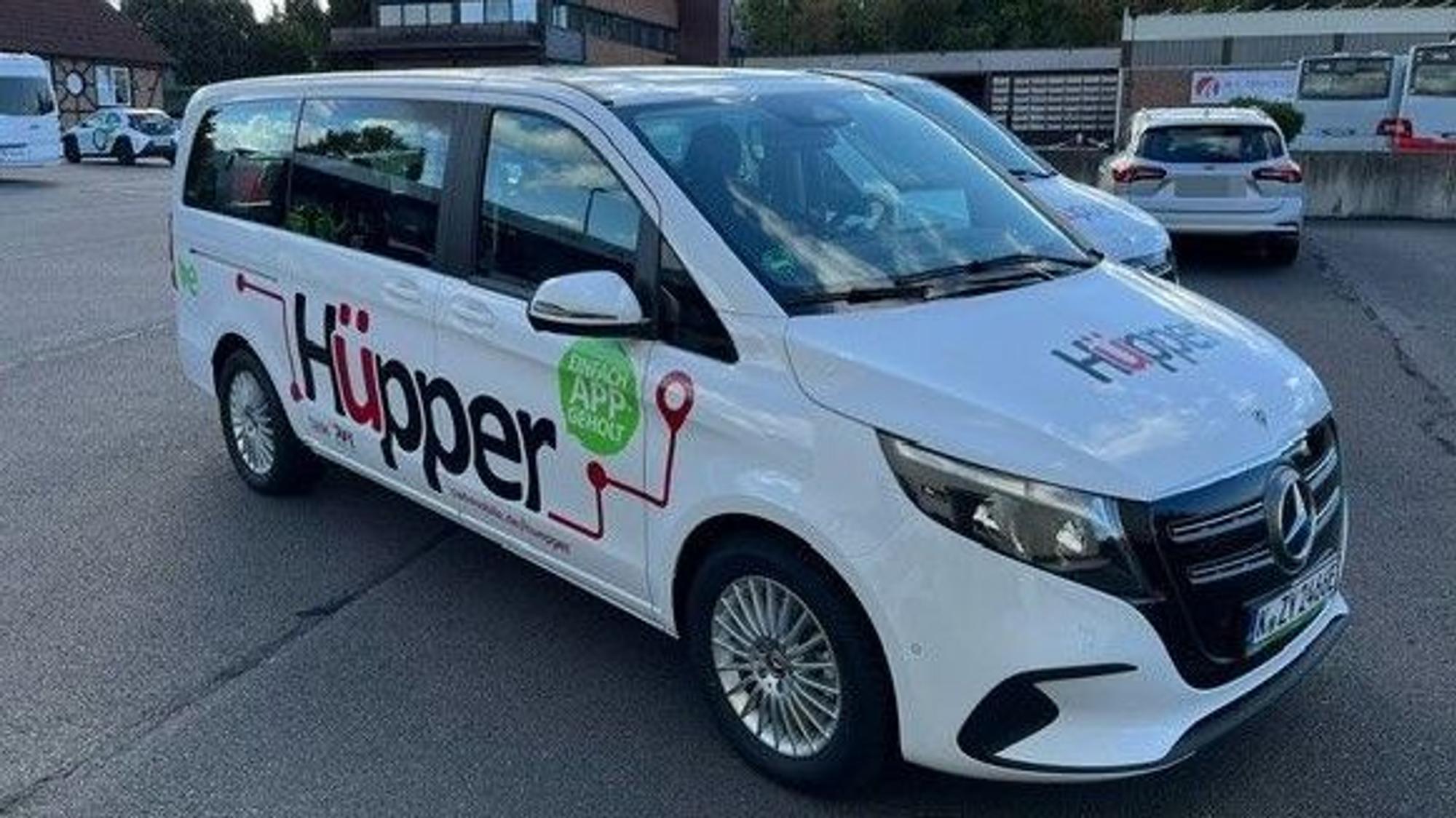 Das Foto zeigt eines der neuen Fahrzeuge für den On-Demand-Verkehr in Hürth.