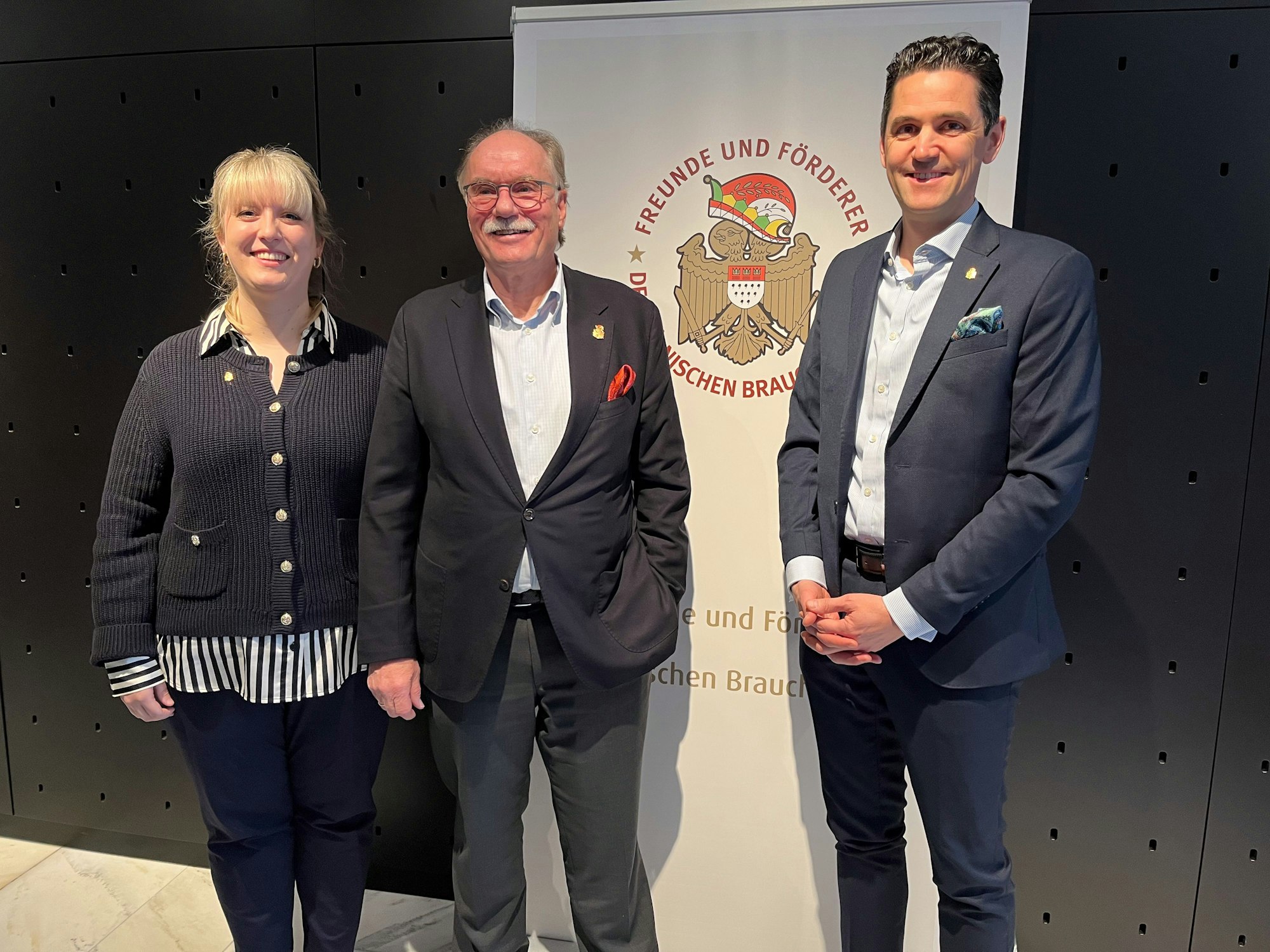 Bernhard Conin, Vorsitzender, (m.)
Dominik Bayartz, Stellvertretender Vorsitzender (r.)
Johanna Cremer, Geschäftsführerin (l.)