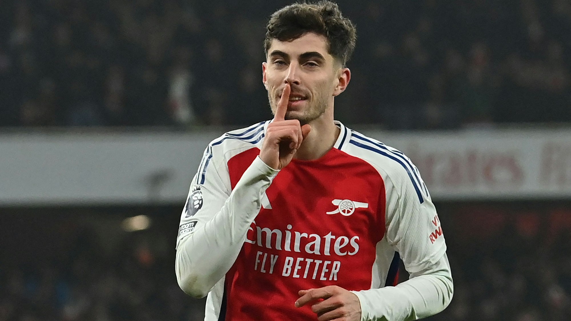 Nationalspieler Kai Havertz geht derzeit für den FC Arsenal auf Torjagd. Dass er ein großes Herz für Tiere hat, ist längst bekannt. Nun half der Sportler einem Tierheim in Köln-Dellbrück.
