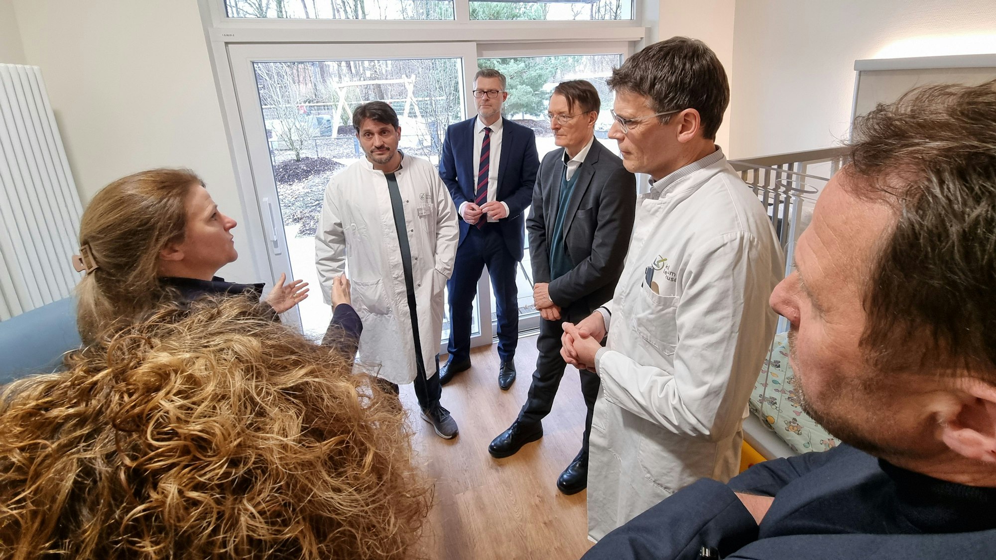 Karl Lauterbach besucht am 16.01.2025 das Klinikum in Leverkusen-Schlebusch