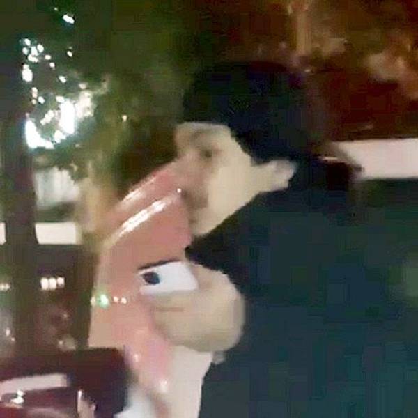 Mit Fotos sucht die Polizei nach den tödlichen Schüssen vor einem Fitnessstudio nach einem Zeugen.