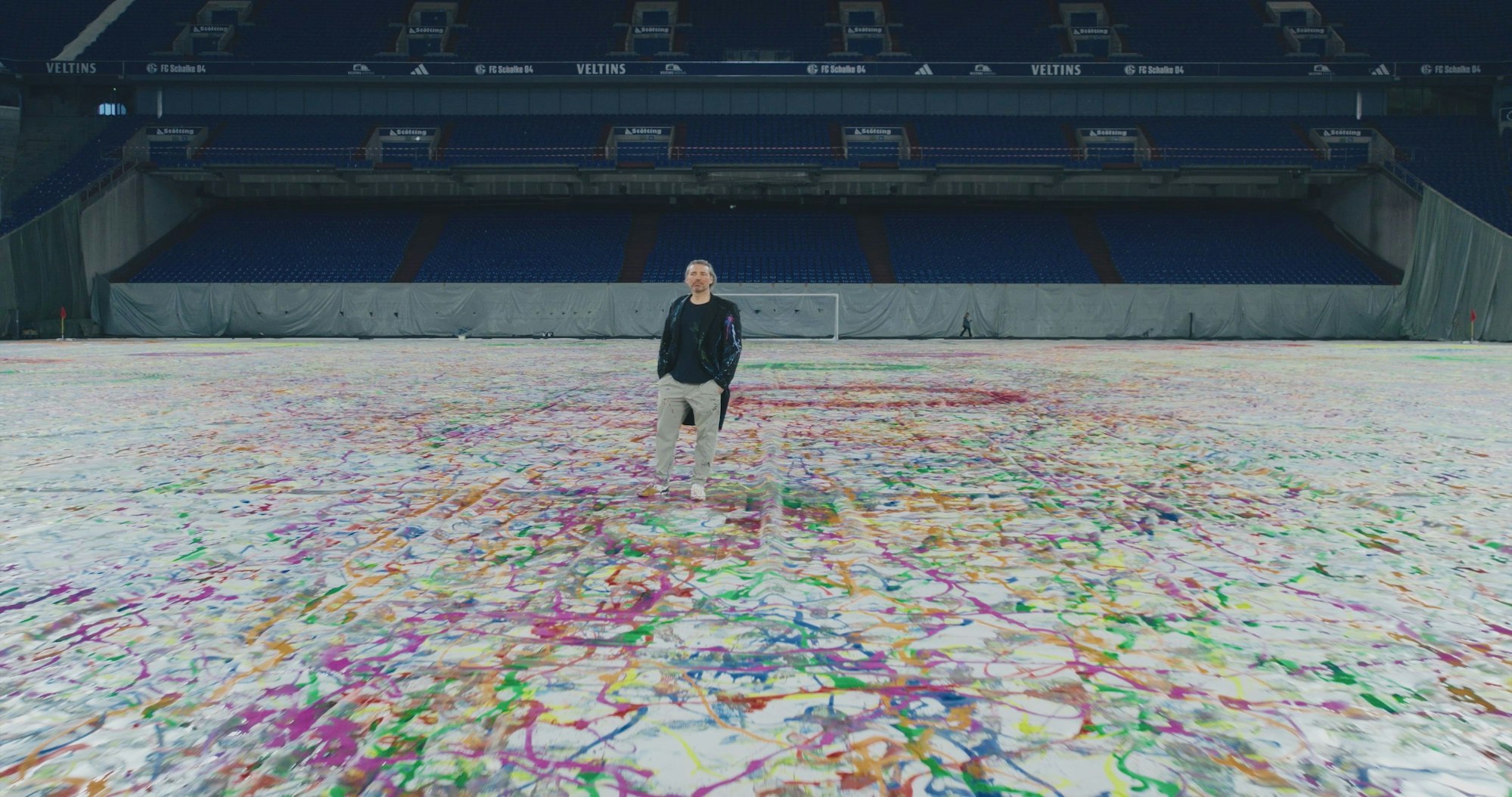 Christian Nienhaus im Schalke-Stadion, nachdem die Kunstaktion beendet ist.