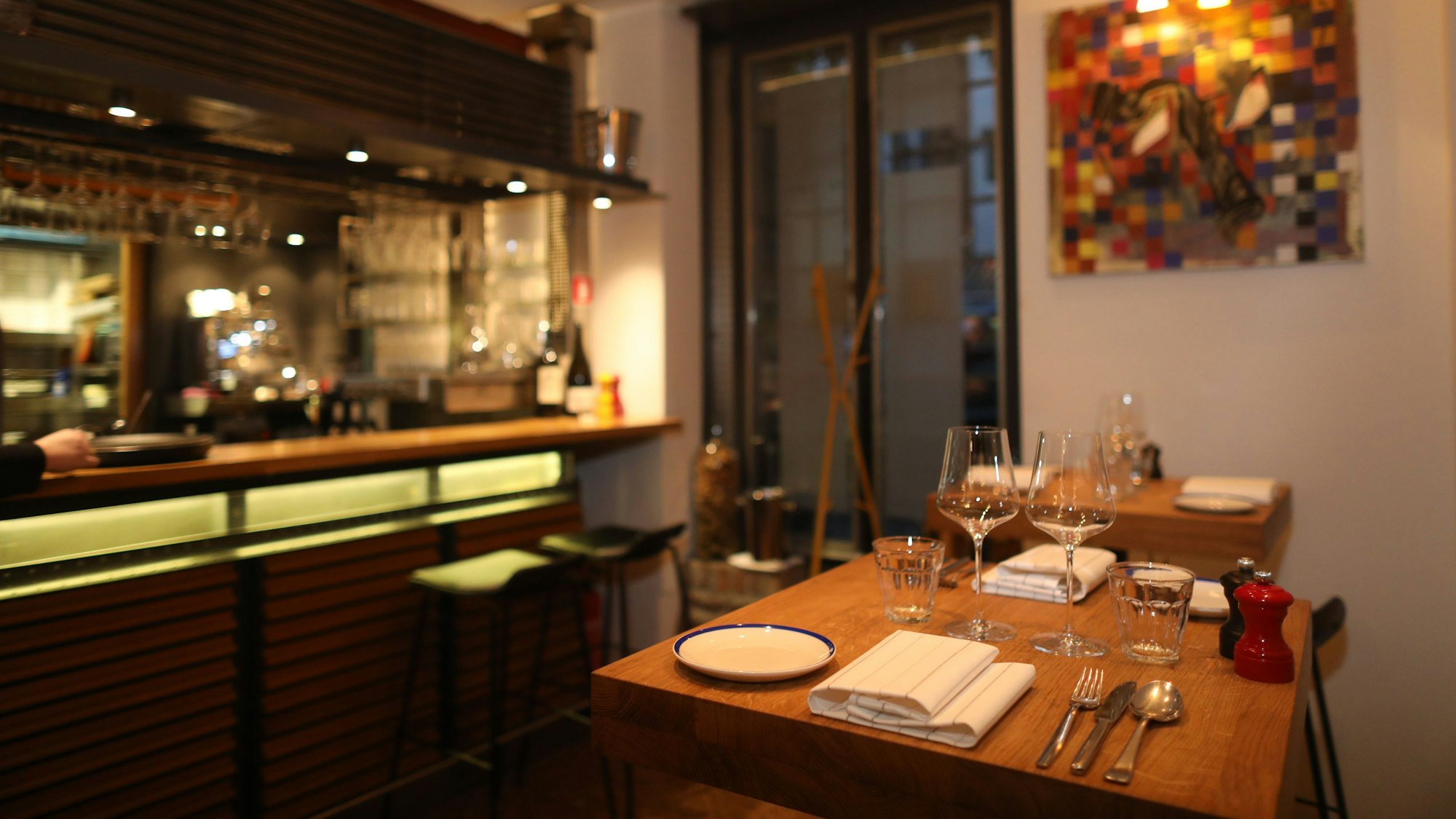 Die Innenräume vom Weinbistro L'Esaclier.