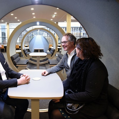 Bei der Einweihung der Hans Hermann Voss-Lernarena:  (von links) Prof. Dr. Christian Kohls (Dekan an der Fakultät für Informatik und Ingenieurwissenschaften, )Mit v.l. Prof. Dr. Christian Kohls (Dekan Fakultät für Informatik und Ingenieurwissenschaften),  Prof. Dr. Axel Faßbender (Vizepräsident TH Köln) sowie Johanna Holst vom Vorstand der Hans Hermann Voss-Stiftung.