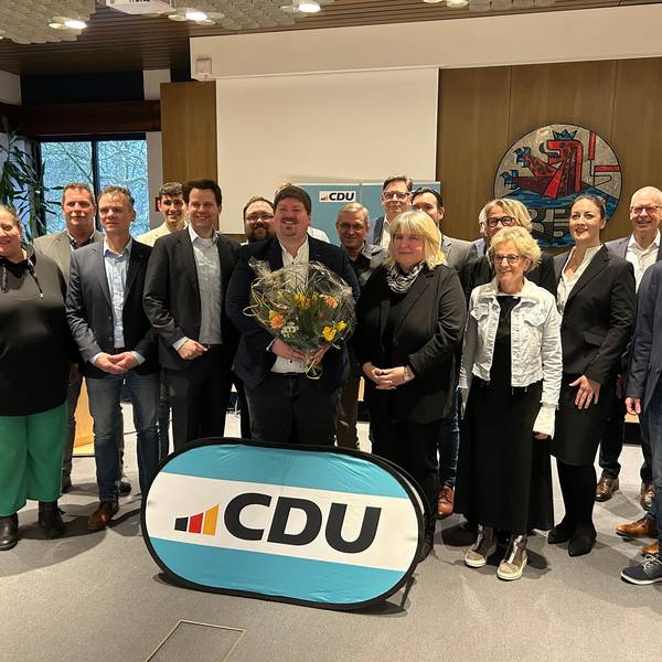 Die CDU Leichlingen schickt Maurice Winter (Mitte) ins Rennen um das Bürgermeisteramt. Auch die Direktkandidaten für den Stadtrat sind aufgestellt.