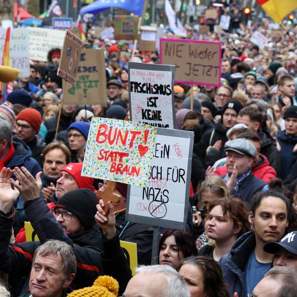 26.01.2025
Köln:
Demonstration: Das Bündnis „Köln stellt sich quer“ der Kölner Zivilgesellschaft ruft unter dem Motto „#5vor12. Laut für Demokratie“ dazu auf, die Demokratie zu verteidigen. Es werden mehr als 10.000 Teilnehmer erwartet.
Foto: Martina Goyert