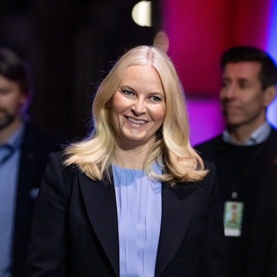 Kronprinzessin Mette-Marit lächelt.