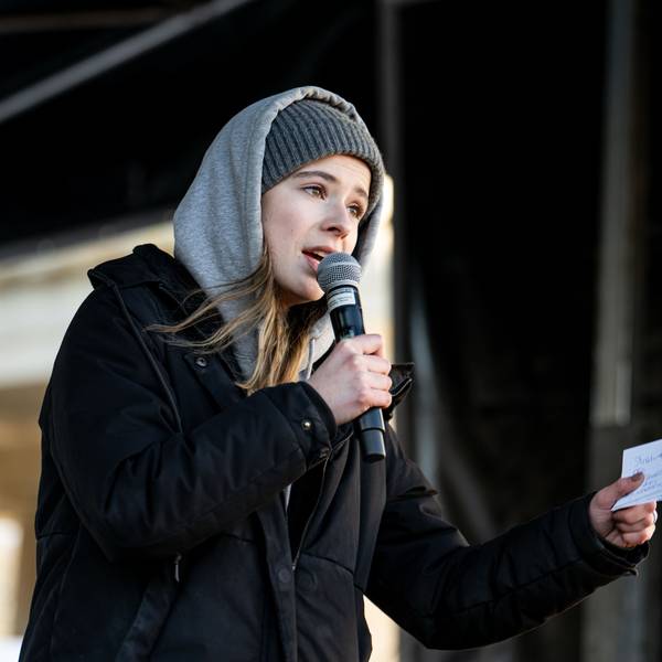Die Aktivistin Luisa Neubauer nimmt an der Demonstration ´Flinta* March 2025» für feministische Politik in Berlin-Mitte am 19.01.2025 teil.