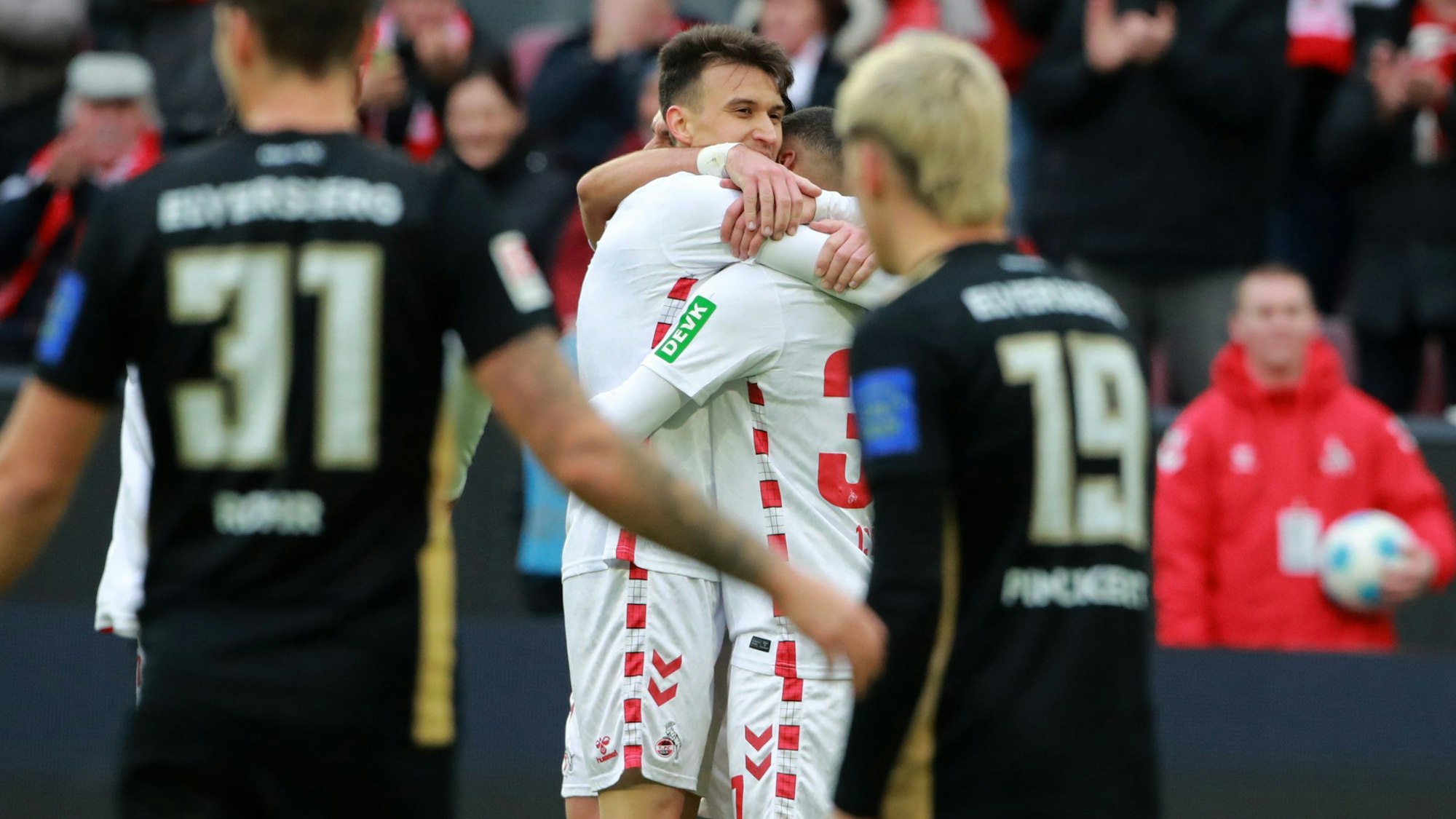 Jubel nach dem Tor zum 1:0 durch Dejan Ljubicic.