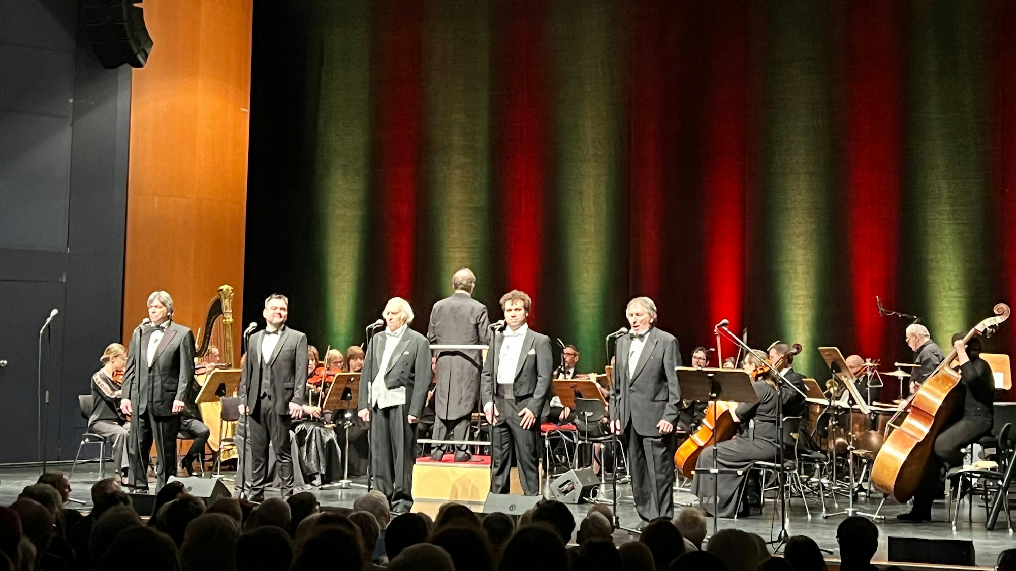 Die fünf Tenöre: Luigi Frattola, Orfeo Zanetti, Vincenzo Sanso, Alejo Ruiz und Emil Pavlov.