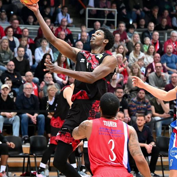 18.02.2024, Basketball-Bayer Giants Leverkusen - Herford
oben: C.J. Oldham (Bayer)
Foto: Uli Herhaus