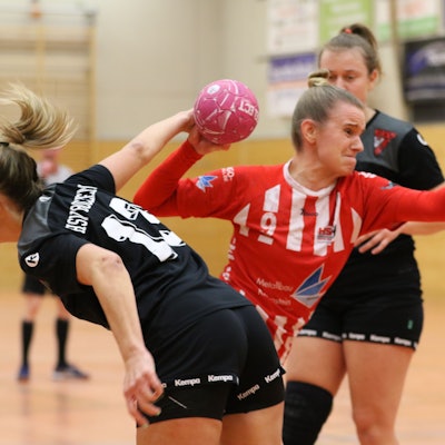 Das Bild zeigt die Leistungsträgerin, die sich am Kreis durchsetzt.