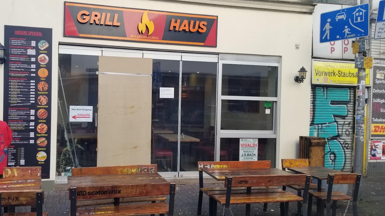 Vor dem Grill Haus in Nippes hat sich am 26. Januar 2025 eine Explosion ereignet.