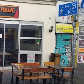 Vor dem Grill Haus in Nippes hat sich am 26. Januar 2025 eine Explosion ereignet.