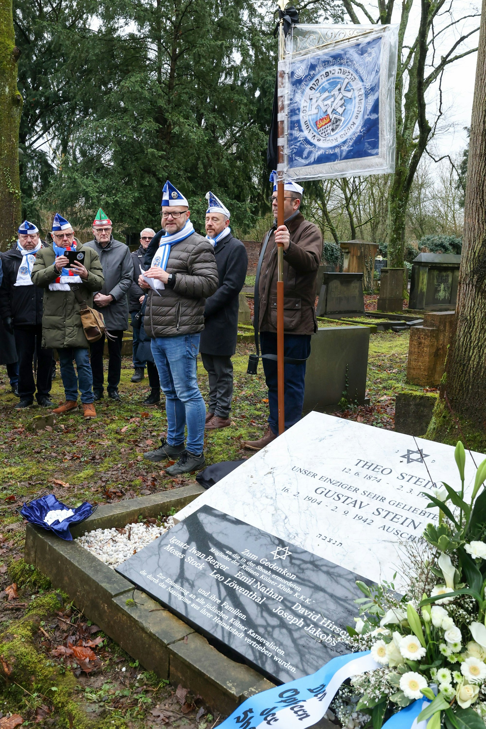 Die Kippa Köpp enthüllten am Sonntag eine Denktafel für die ermordeten Mitglieder des Karnevalsvereins Kleiner Kölner Klub.