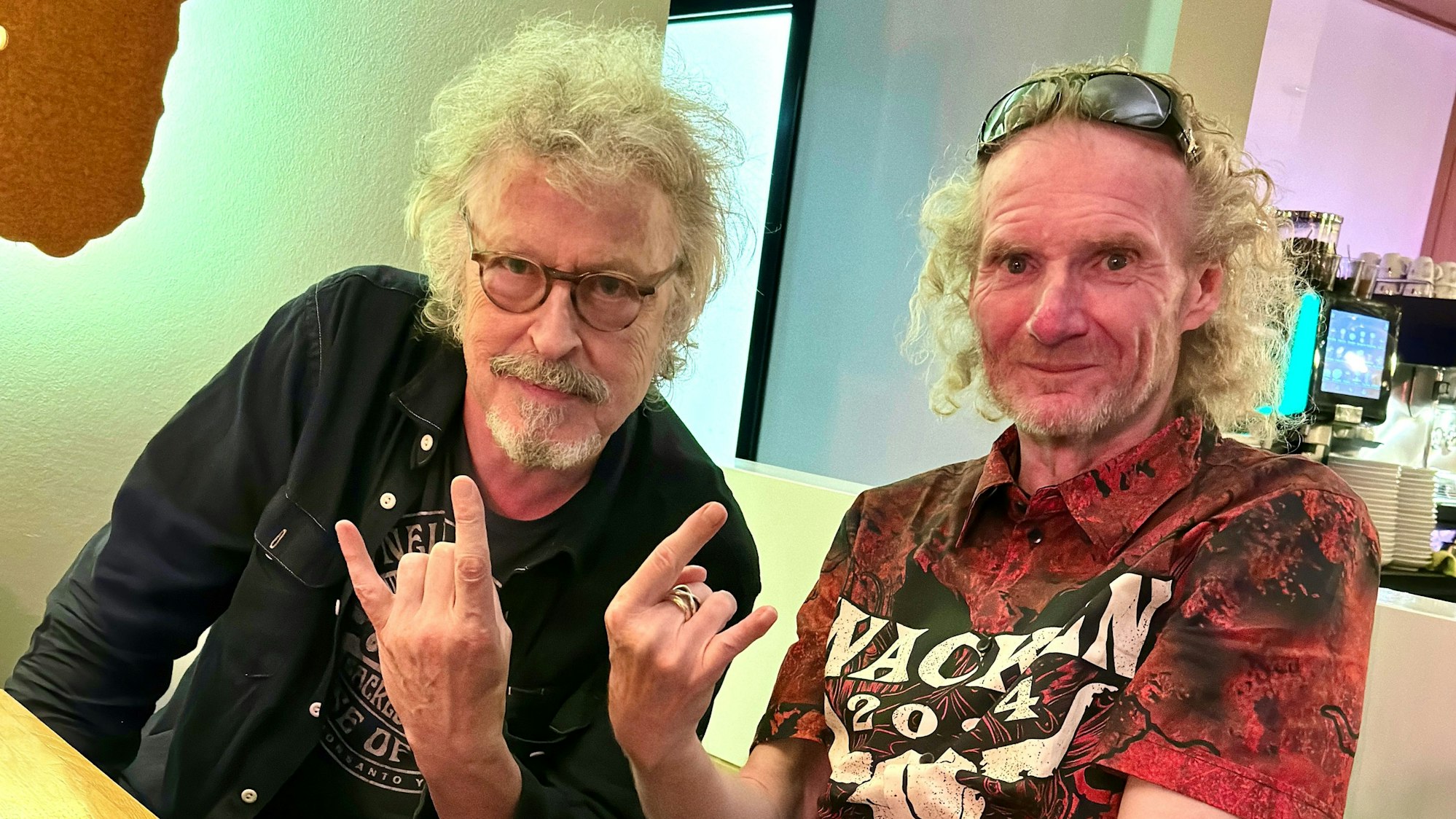 Wolfgang Niedecken und Holger Hübner machen die Pommes-Gabel