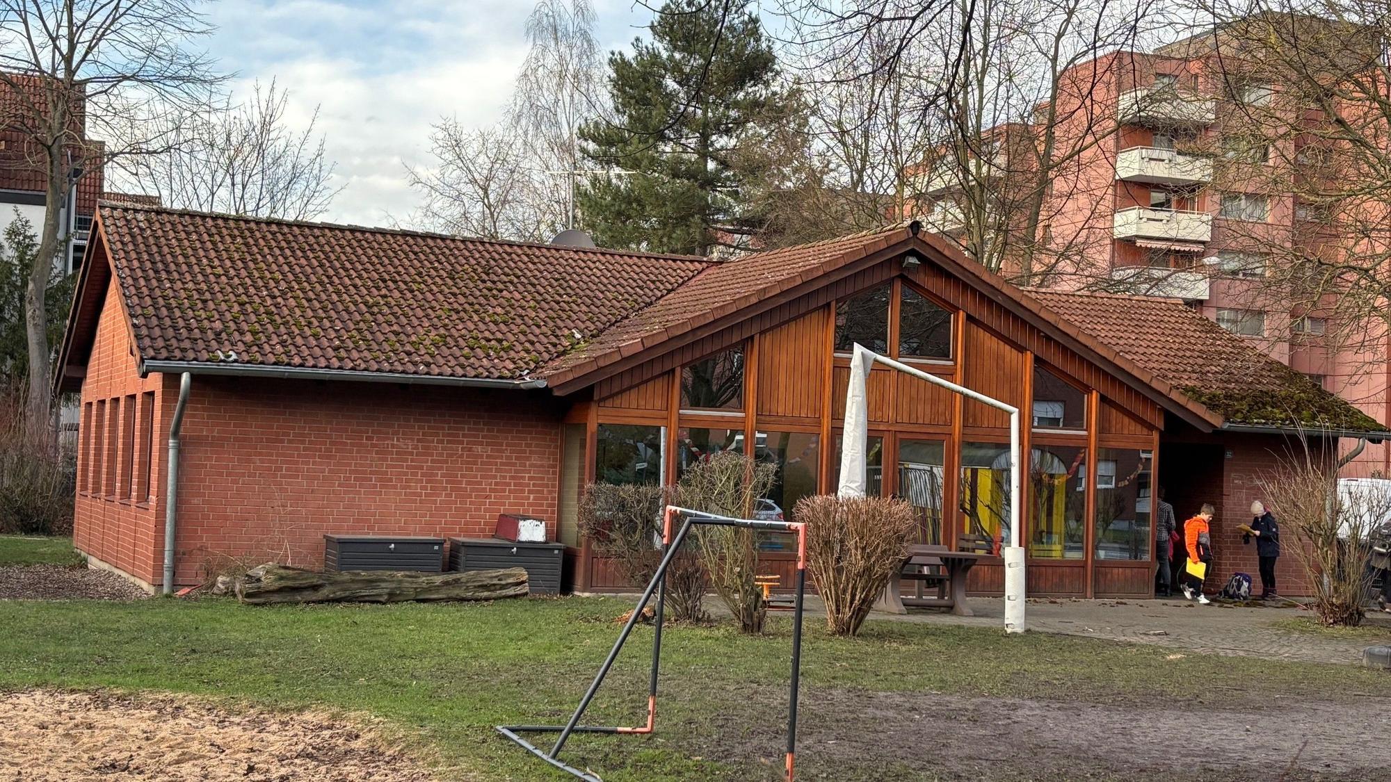 Auf dem Bild ist das Gebäude des Horts zu sehen.