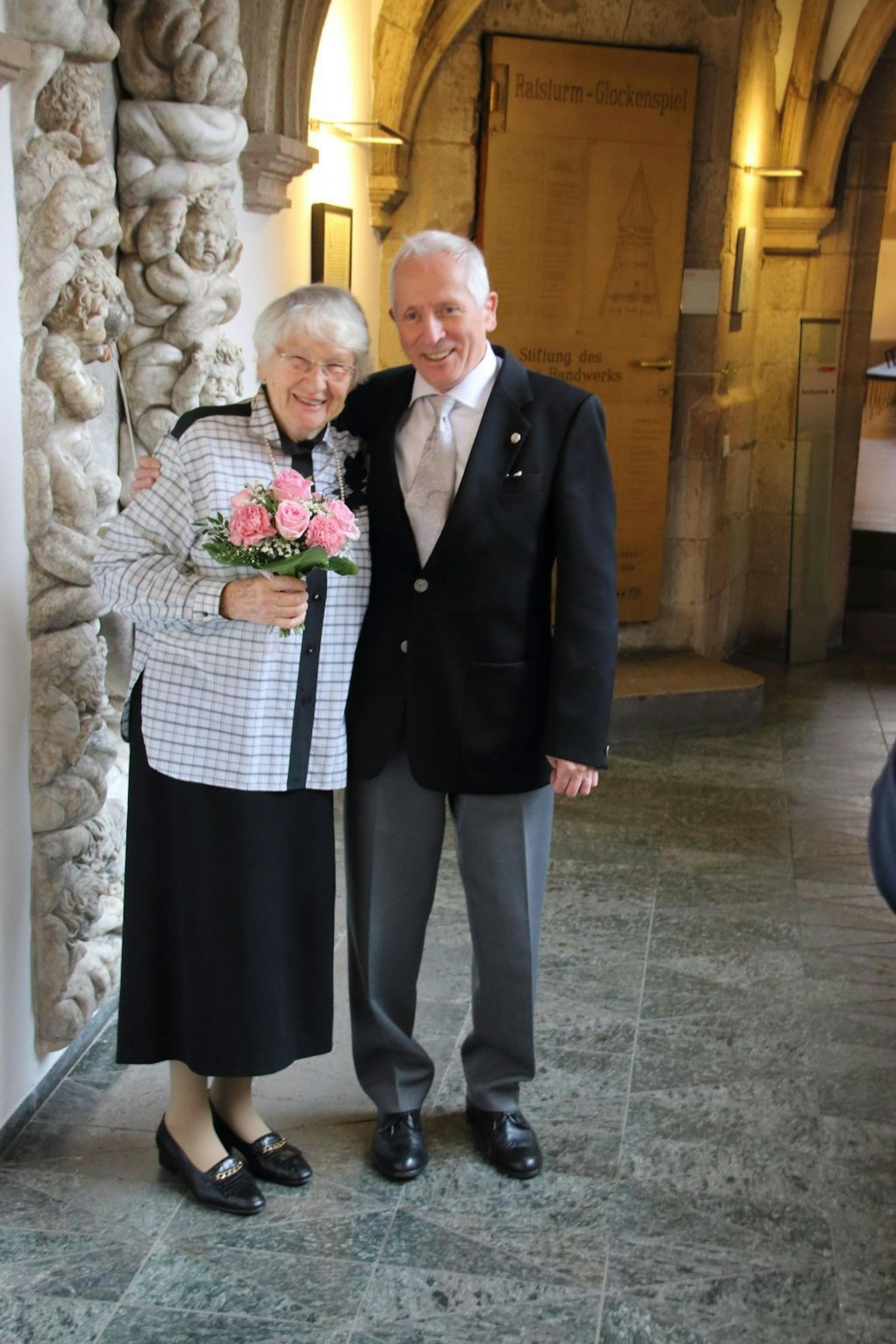 Peter Schilbach und Irmgard auf dem Standesamt in Köln.