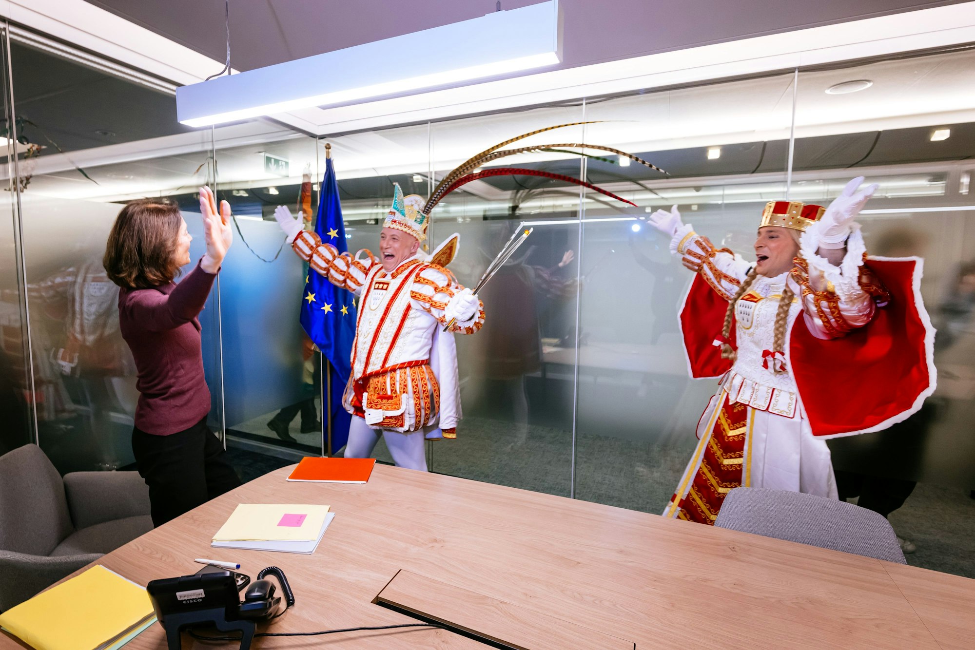 Dreigestirn stürmt Büro von Katarina Barley.