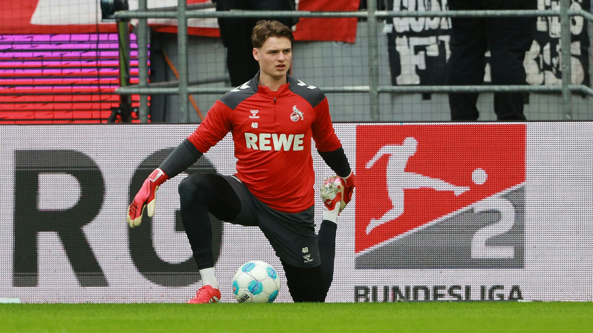 Absolvierte nur zehn Spiele für den 1. FC Köln; Jonas Urbig wechselt zum FC Bayern.