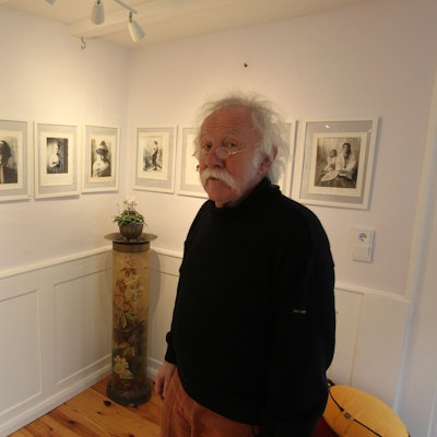 Im Kunsthaus Seelscheid präsentiert Burkhard Sondermeier eine Ausstellung des Fotografen Ronald Diltoer.
Eine Sammlung mit 100 Fotos hat der Kunst-Experte erworben.