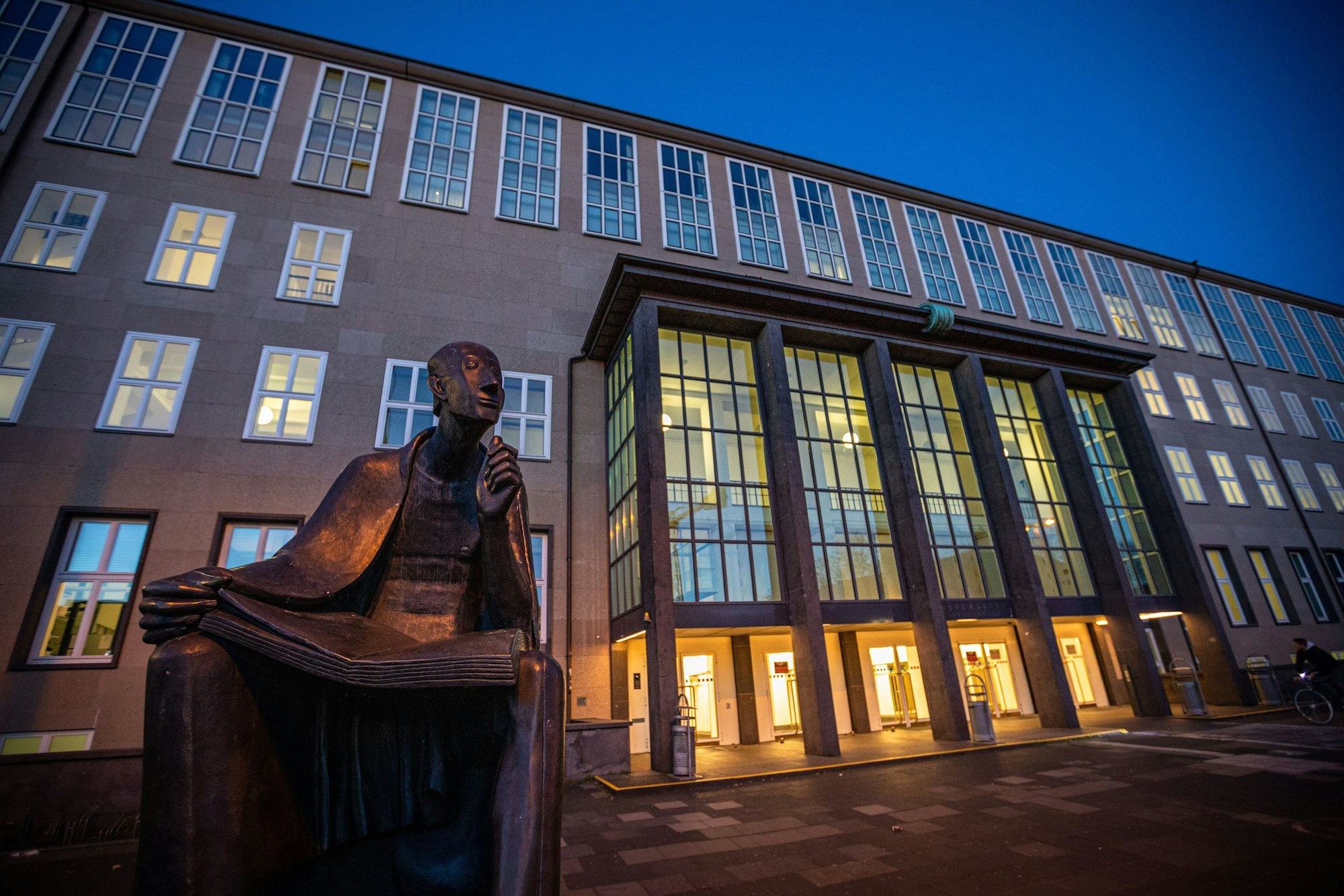 Hauptgebäude der Universität zu Köln am Albertus-Magnus-Platz.