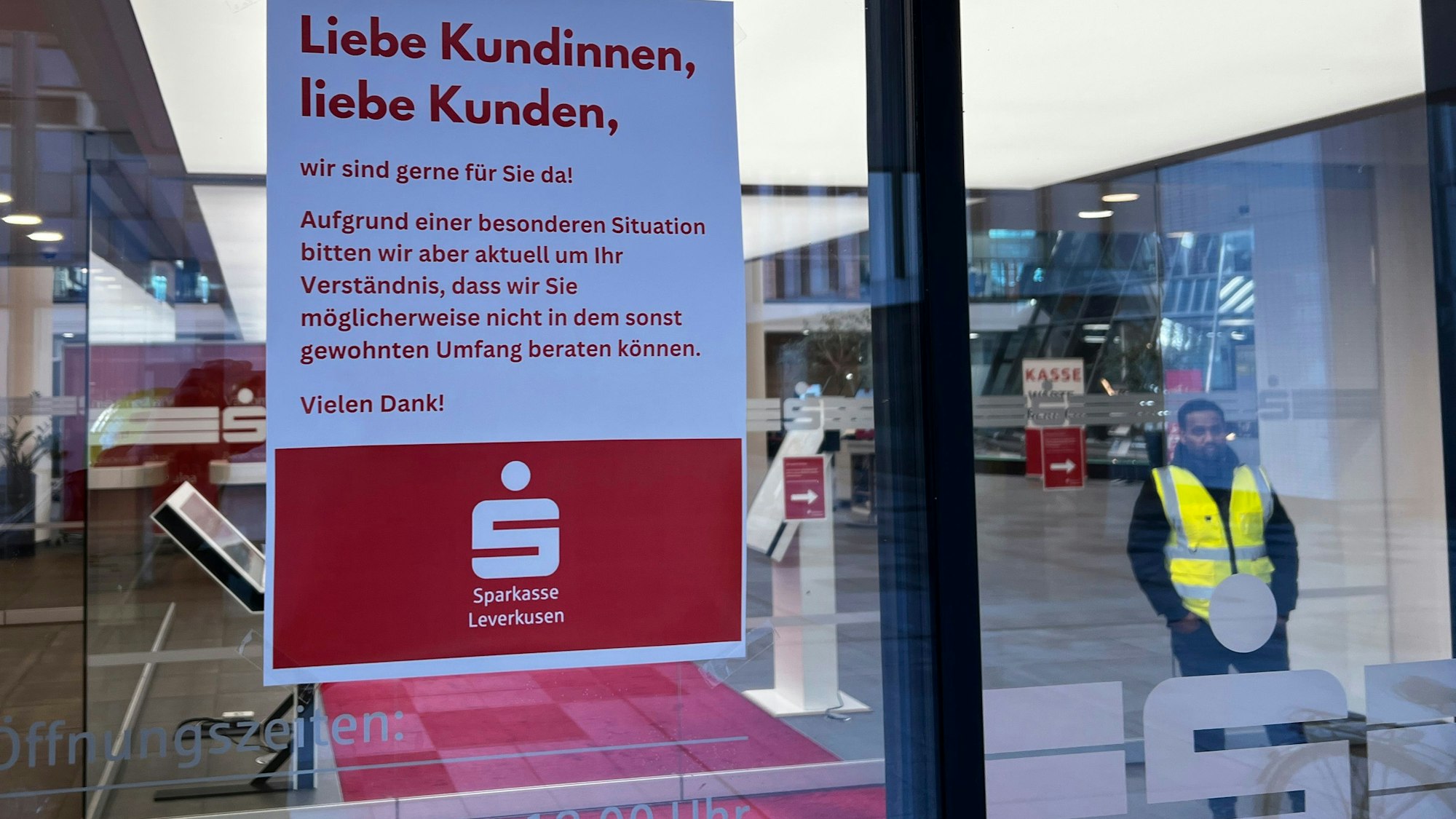 Aushang am Tag nach dem Überfall.