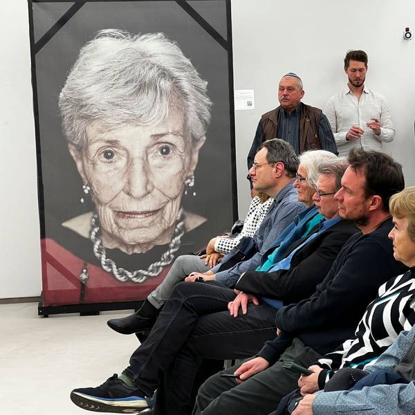 Ausstellung mit vier Porträts überlebender des Holocaust vom Fotografen Luigi Toscani. Foto: Ralf Krieger